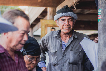KANCHANABURI THAILAND - MARCH 11 : Unidentified Farmer signs land lease agreement for next year on march 11,2018 at Office of the village in Kanchanaburi, Thailandのeditorial素材