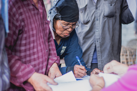 KANCHANABURI THAILAND - MARCH 11 : Unidentified Farmer signs land lease agreement for next year on march 11,2018 at Office of the village in Kanchanaburi, Thailandのeditorial素材