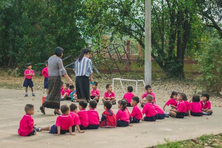 KANCHANABURI THAILAND - FEBRUARY 23 : Unidentified kids exercise in the morning before class on february 23,2018 at Wat Krang Thong School in Kanchanaburi, Thailandのeditorial素材