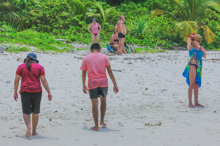 PHANG-NGA THAILAND - APRIL 10 : Unidentified tourists relax on the beach and enjoy the sea on April 10,2014 at Similan island  in Phang-Nga, Thailandのeditorial素材