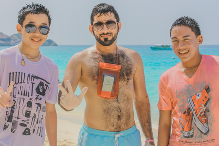 PHANG-NGA THAILAND - APRIL 10 : Unidentified tourists relax on the beach and enjoy the sea on April 10,2014 at Similan island  in Phang-Nga, Thailandのeditorial素材