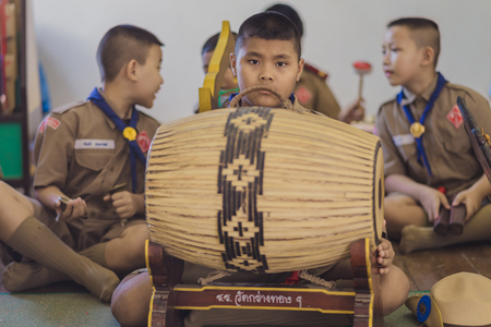KANCHANABURI THAILAND - JUNE 13 : Unidentified Boy scouts and  Red Cross Youths play Thai music on June 13,2018 at Watkrangthongratburana school in Kanchanaburi, Thailandのeditorial素材