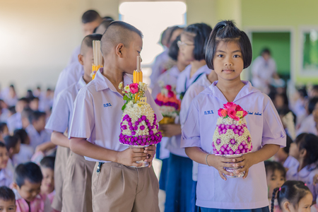 KANCHANABURI THAILAND - JUNE 14 : Unidentified students decorate pedestal tray and flower for give to teachers on Teacher Day on June 14,2018 at Watkrangthongratburana school in Kanchanaburi, Thailandのeditorial素材