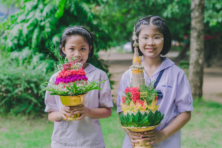 KANCHANABURI THAILAND - JUNE 14 : Unidentified students decorate pedestal tray and flower for give to teachers on Teacher Day on June 14,2018 at Watkrangthongratburana school in Kanchanaburi, Thailandのeditorial素材