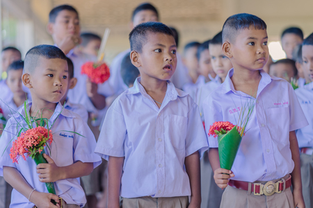 KANCHANABURI THAILAND - JUNE 14 : Unidentified students decorate pedestal tray and flower for give to teachers on Teacher Day on June 14,2018 at Watkrangthongratburana school in Kanchanaburi, Thailandのeditorial素材