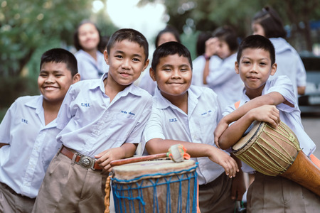 KANCHANABURI THAILAND - JULY 26 : Unidentified teacher and students  participated for Buddhist Lent Day in buddhist culture at Watkrangthongratburana by play a tall narrow drum or called "Tom-Tom" on July 26,2018 at  in Kanchanaburi, Thailandのeditorial素材