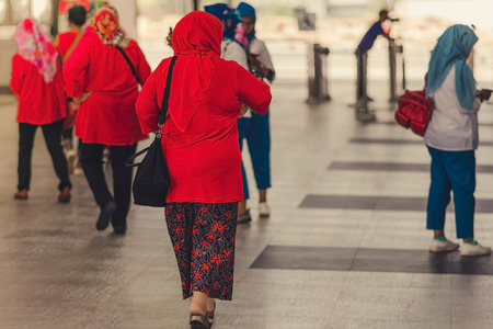 Muslim women are waiting for friends to travel togetherの写真素材