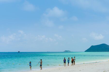 CHON BURI THAILAND - APRIL 19 : Unidentified tourists relax and swim at the beach of  Samae San islands (Koh Samae San) on April 19,2019 in Sattahip, Chon Buri, Thailandのeditorial素材