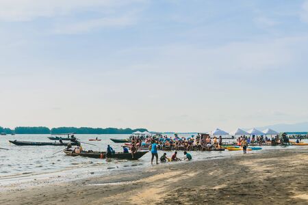CHANTHABURI, THAILAND: APRIL 15, 2019 Unidentified Tourists travel by raft boats to relax on the tombolo part of the sea on april 15,2019 at Bang Chan (The No-Land Village), Chanthaburi, Thailandのeditorial素材