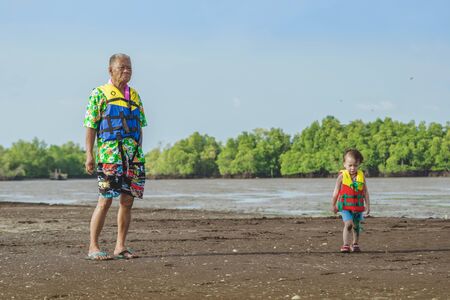CHANTHABURI, THAILAND: APRIL 15, 2019 Unidentified Tourists travel  to relax on the tombolo part of the sea on april 15,2019 at Bang Chan (The No-Land Village), Chanthaburi, Thailandのeditorial素材