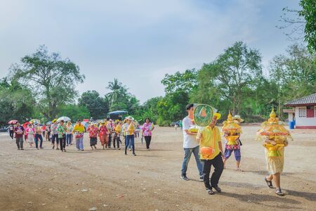RATCHABURI-Thailand, April 14 : Ordination ceremony parade in buddhist Thai monk ritual for change man to monk in ordination ceremony in buddhist at local road go to the temple on April 14,2019 in Ratchaburi, Thailand.のeditorial素材