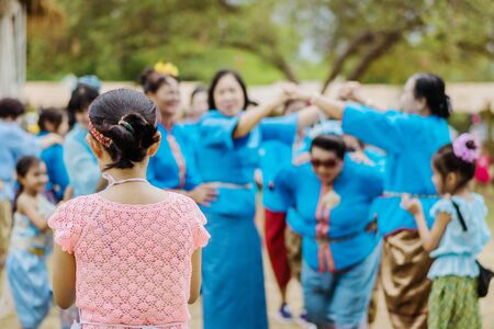 KANCHANABURI, THAILAND - August 12 : Thai cultureâs Play "Ri Ri Khao San" playing by trying to catching the last one in the line on street show at local market on august 12,2019 in Kanchanaburi,Thailand.のeditorial素材