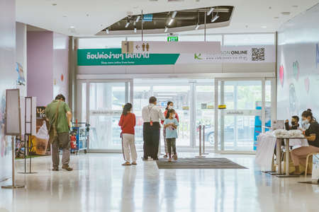 KANCHANABURI, THAILAND - APRIL 6,2020: Unidentified Officer use thermometer scan temperature for fever in people as coronavirus or COVID-19 outbreak at Robinson Department Store on april 6,2020 in Kanchanaburi,Thailand.のeditorial素材