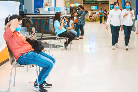 KANCHANABURI,THAILAND-MAY 13,2020:Unidentified people sit on chair were spaced apart and waiting for transactions with the bank during the prevention of the spread of CoronaVirus(Covid-19) at Robinsonのeditorial素材