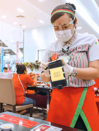 KANCHANABURI,THAILAND-JUNE 21,2020 : Eating with new normal to prevent the spread of the Corona virus (Covid-19) at MK restaurant in Robinson department store on June 21,2020 in Kanchanaburi, Thailandのeditorial素材