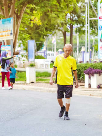 KANCHANABURI, THAILAND-JULY 11,2020:Security guard use body thermometers and alcohol gel injection service for customers to prevent Coronavirus(Covid-19) at the entrance to Robinson Department Storeのeditorial素材