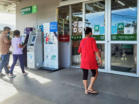 KANCHANABURI,THAILAND-JULY 4,2021 :Unidentified Thai customers wear face masks to prevent germs from corona virus during the Covid-19 pandemic in front of the entrance gate at Tesco Lotus supermarket.のeditorial素材
