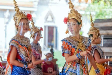NAKHONPATHOM ,THAILAND-FEBRUARY 14,2021:Traditional Thai dance with protective face shield to prevent CoronaVirus(Covid-19) presented to spirit of PraRaaHoo to reward in return for giving him his wishのeditorial素材