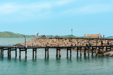RAYONG,THAILAND-AUGUST 13,2023 : Unidentified tourists enjoy sightseeing beautiful viewpoint at Khao Leam Ya - Mu Ko Samet National Park Thailand. Famous attraction landmark. Beautiful landscape view.のeditorial素材