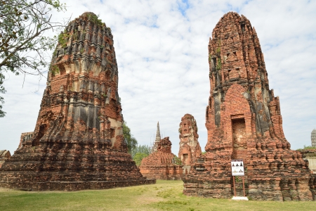 Damaged Pagoda in Wat Phra Mahathat, Ayutthaya, Thailandの写真素材