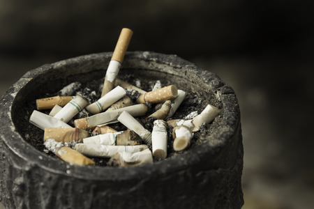 Ashtray full of cigarette buttsの写真素材