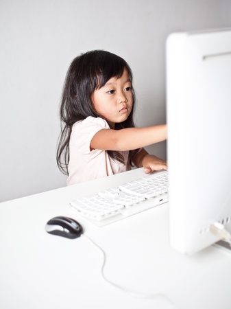 a young girl using computer の写真素材