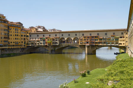 FLORENCE, ITALY - JUNE 5, 2010: Tourists Enjoying Vacation at Ponte Vecchio in Florence Italyのeditorial素材