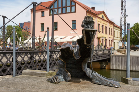 KLAIPEDA, LITHUANIA - JULY 05, 2017: The Black Ghost bronzed sculpture (designed by Svajunas Jurkus and Sergejus Plotnikovas). Danes river quay. Klaipeda Old Town residential district. Lithuaniaのeditorial素材