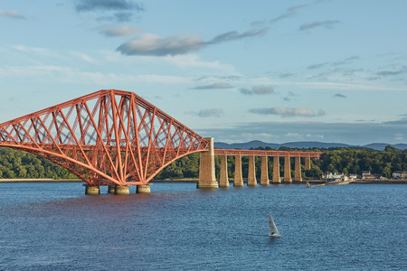 The Forth Rail Bridge, Scotland, connecting South Queensferry (Edinburgh) with North Queensferry (Fife)の写真素材