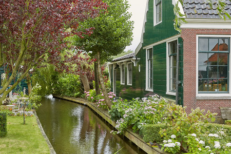 ZAANSE SCHANS, NETHERLANDS - JULY 01, 2017: Traditional housing and architecture at Zaanse Schans close to Amsterdam in Netherlands.のeditorial素材