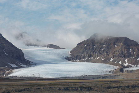 Mountains, glaciers and coastline landscape close to a village called "Ny-Ãlesund" located at 79 degree North on Spitsbergen.の写真素材