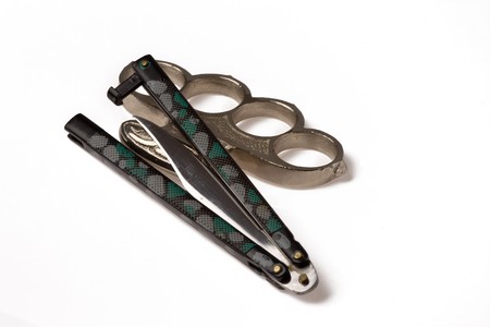 brass knuckles and knifeの写真素材