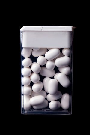 the white mint candies on black background
の写真素材