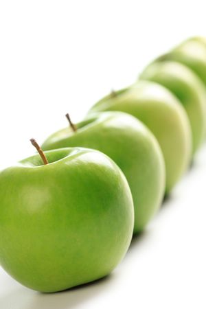 photo shot of line of green applesの写真素材