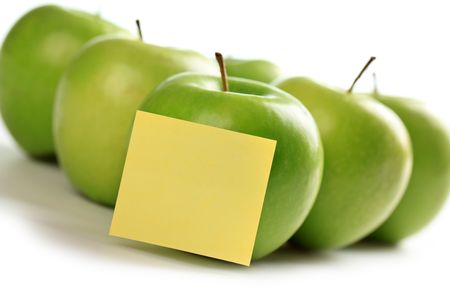 green apples and notepaper on white backgroundの写真素材