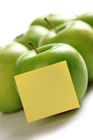 green apples and notepaper on white backgroundの写真素材