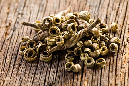 dry leaves of green tea on kitchen tableの写真素材