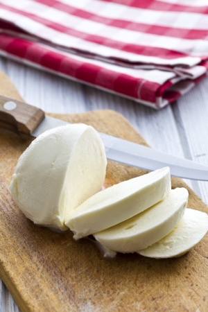 sliced mozzarella cheese on kitchen tableの写真素材