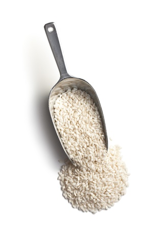 the uncooked arborio rice in scoopの写真素材