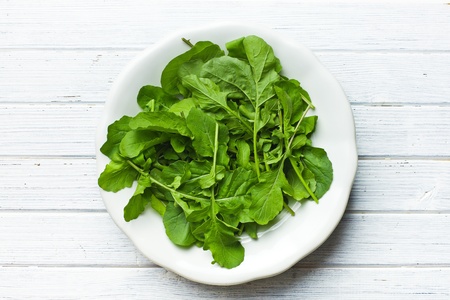 fresh arugula leaves on plateの写真素材