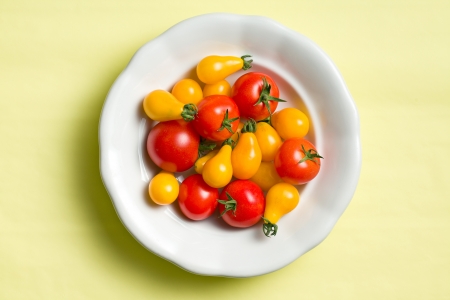 top view of various tomatoes on plateの写真素材
