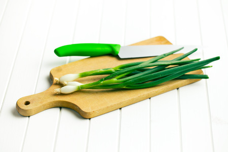 the spring onion on cutting boardの写真素材