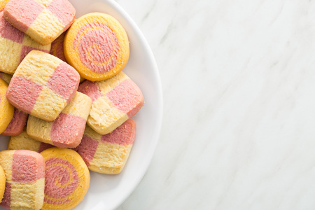 colored butter biscuits on plateの写真素材