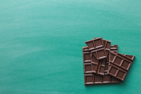 the dark chocolate bars on chalkboardの写真素材