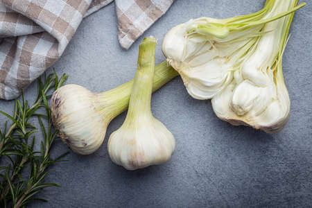 Whole garlic bulb. Fresh white garlic on a kitchen table. Top view.の写真素材