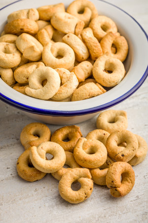 Salted crispy snack rings on a kitchen table.の写真素材