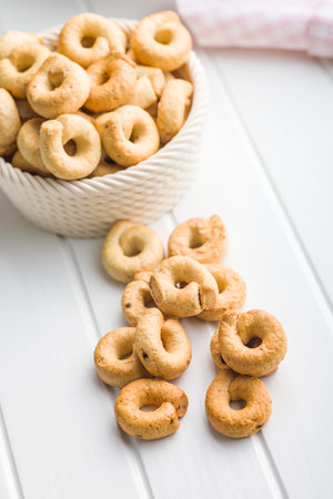 Salted crispy snack rings on a kitchen table.の写真素材