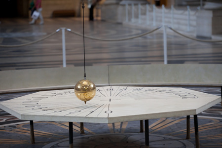 Spinning Foucaults Pendulumのeditorial素材