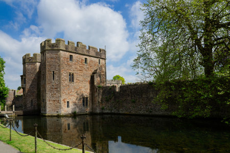 Beautiful Canal Around Bishop's Palace, Wells, Somerset UK In Spring Seasonのeditorial素材