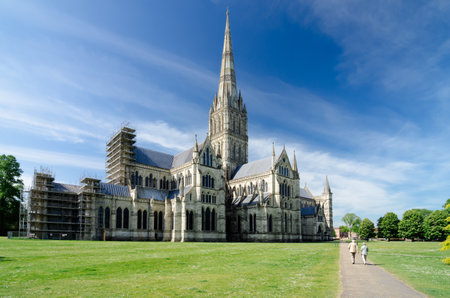 Salisbury Cathedral With Green Park In Spring Season, Salisbury, Englandのeditorial素材
